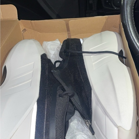 Adidas infinity 11.5 brand new never worn - Picture 3 of 3